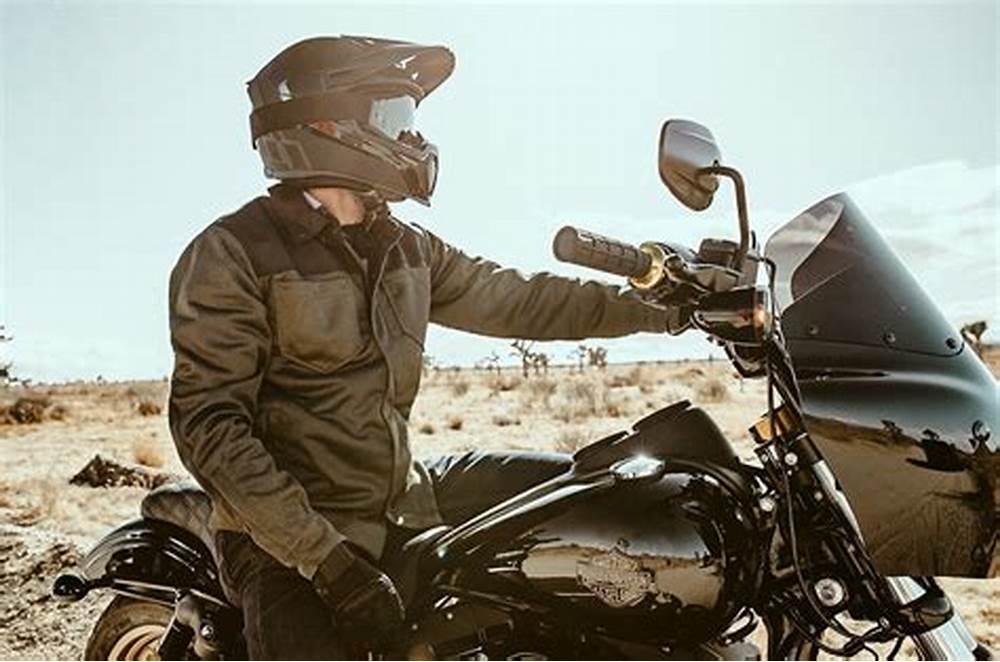 Textile vs. Leather: Which Motorcycle Apparel is Best?